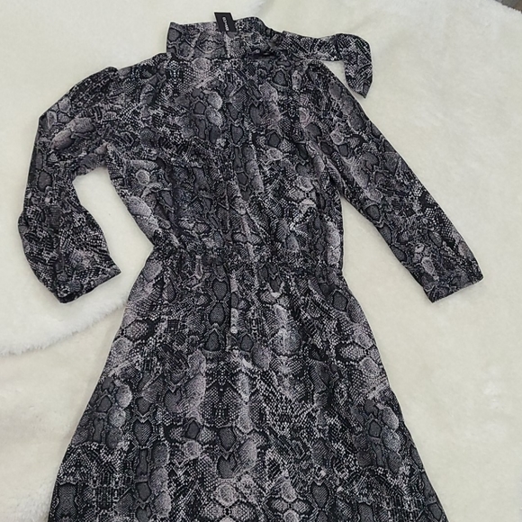 RW & CO Woman's Dress - Picture 1 of 13